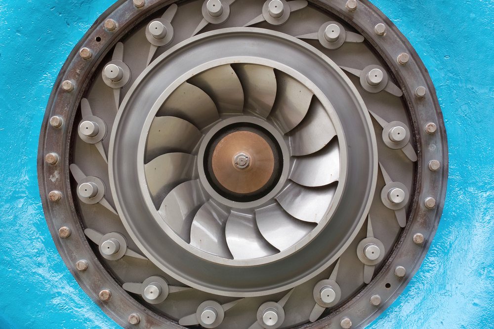 Projeto tridimensional de turbina Francis com rotor e caixa espiral
